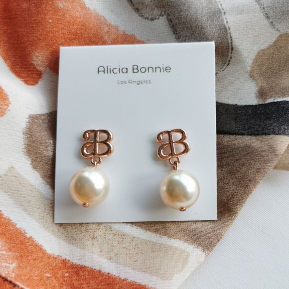 Alicia Bonnie - Devotion - Rose Gold White Pearl Earrings - Picture 1 of 4